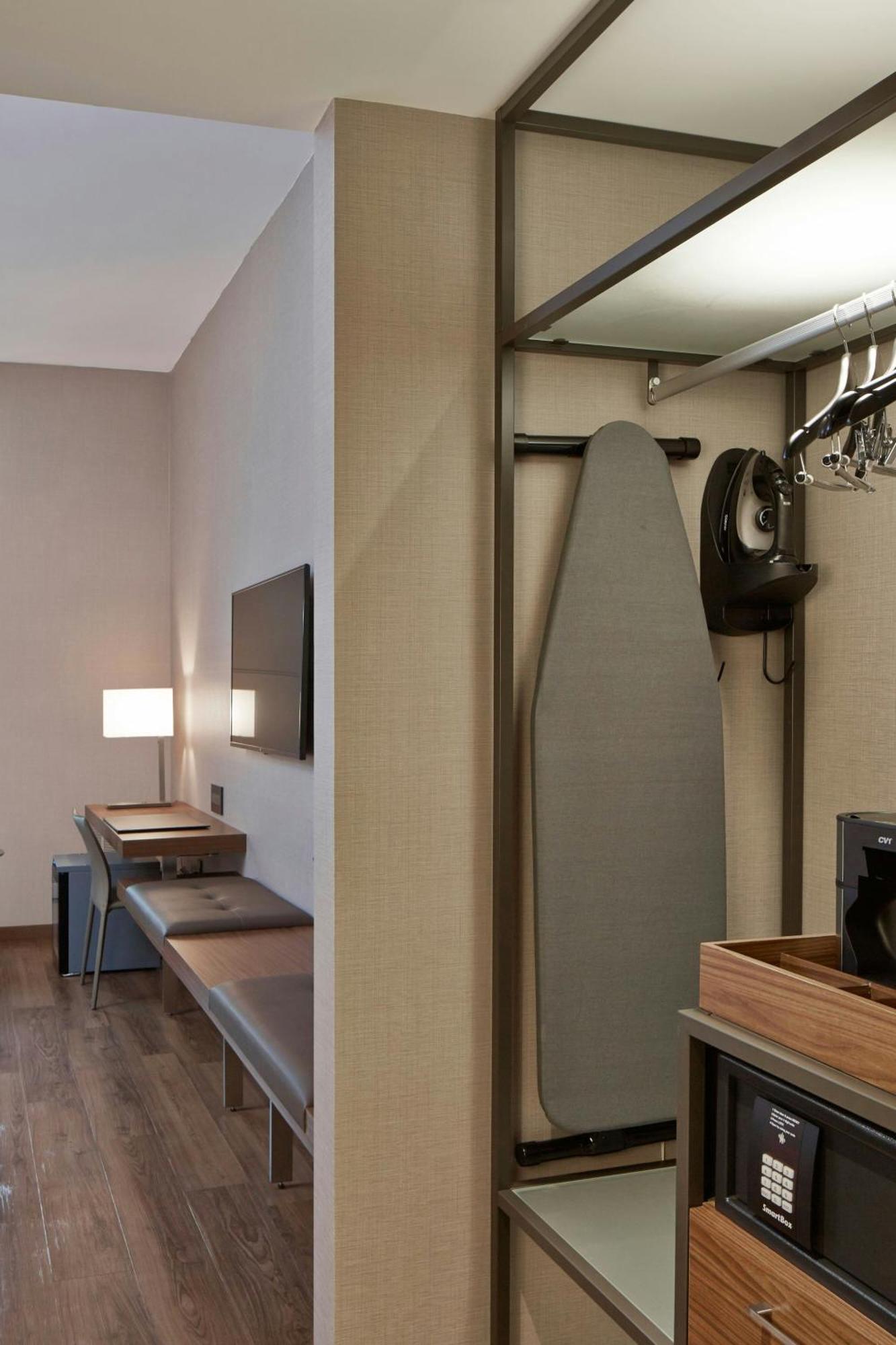 Ac Hotel By Marriott Minneapolis Downtown Bagian luar foto